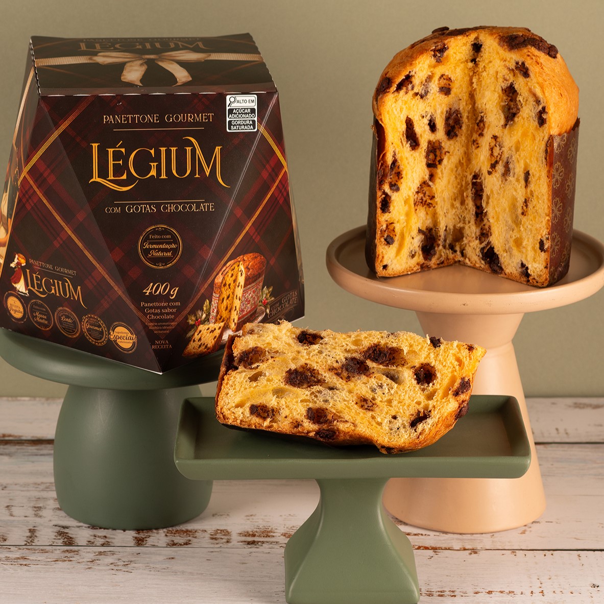 Panettone cortado gotas de chocolate